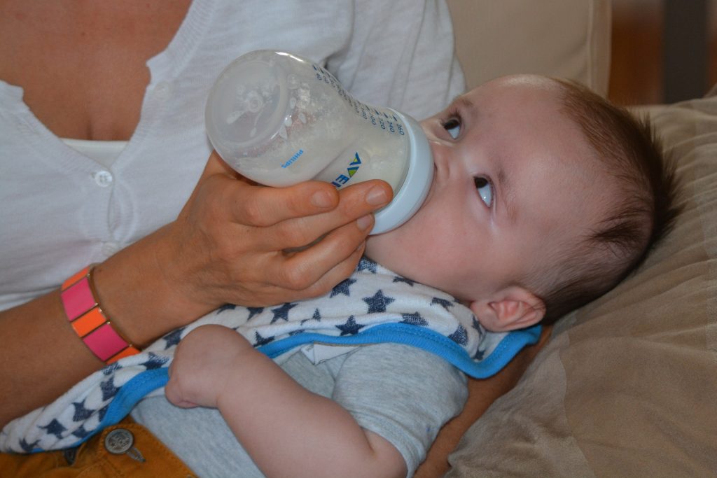 How To Choose Right Feeding Bottle For Your Baby